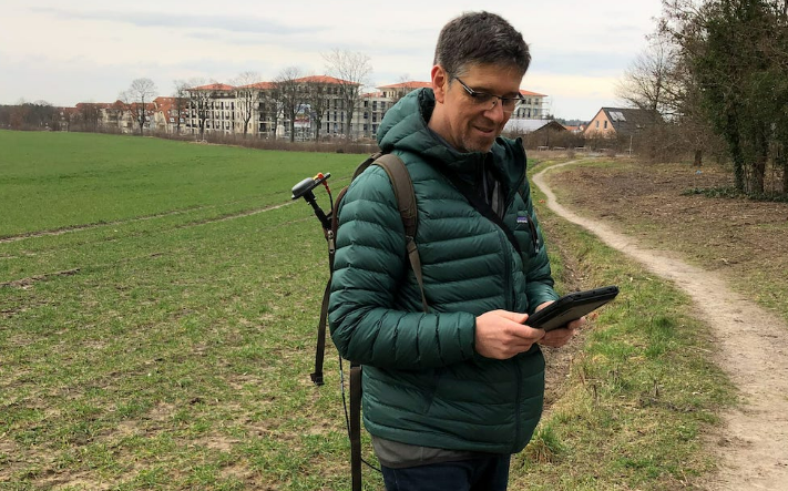 Modernizing Mobile GIS for Managing Privatization of State-Owned Land surveyor